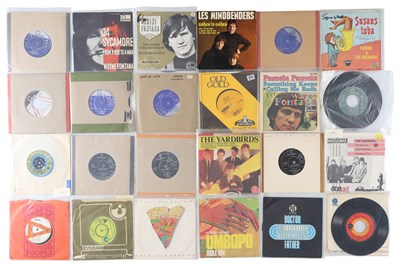 Lot 905 - 10CC RELATED 7" COLLECTION, GOULDMAN, ERIC STEWART, SIGNED ITEMS + RARITIES