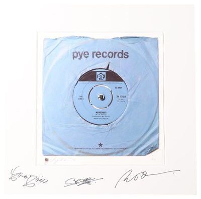 Lot 253 - THE KINKS - BAND SIGNED 'SUPER SIZE' WONDERBOY ART PRINT.