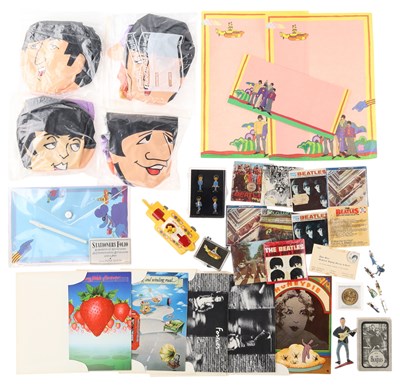 Lot 136 - THE BEATLES - VINTAGE TOYS AND COLLECTABLES INC YELLOW SUBMARINE.