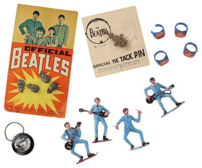 Lot 149 - THE BEATLES - 1960S MEMORABILIA INC FLASHER RINGS / FIGURINES ETC.