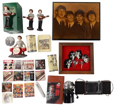 Lot 144 - THE BEATLES - COLLECTABLES AND MEMORABILIA.