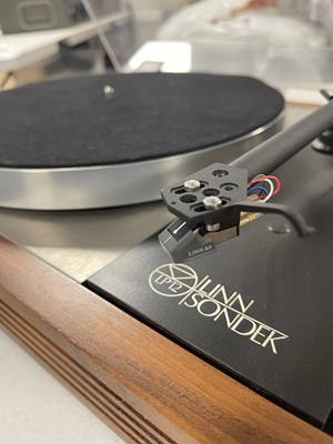 Lot 43 - LINN SONDEK LP-12 TURNTABLE.
