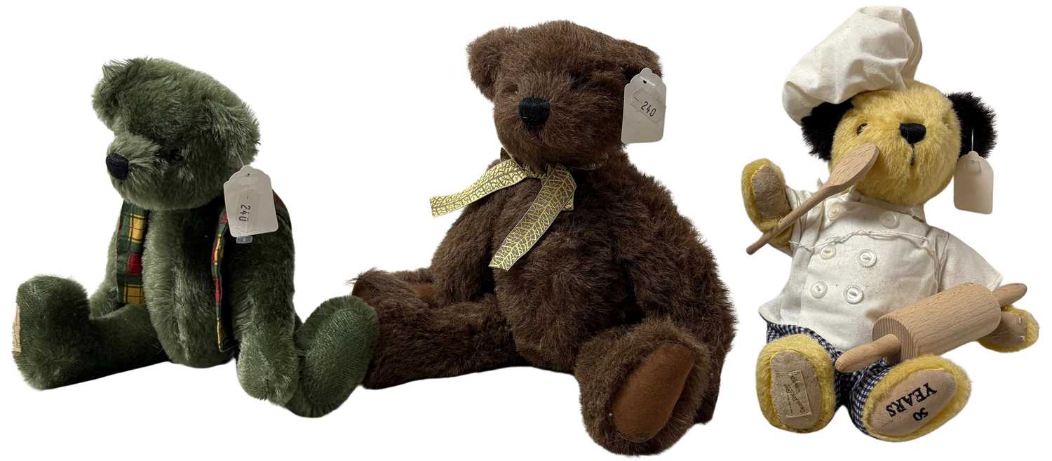 Lot 4 - VINTAGE DEAN'S RAG BOOK BEAR COLLECTION