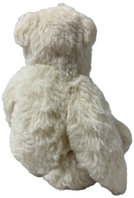 Lot 20 - KARIN DE LORENZO 'PUTZ' LIMITED EDITION BEAR