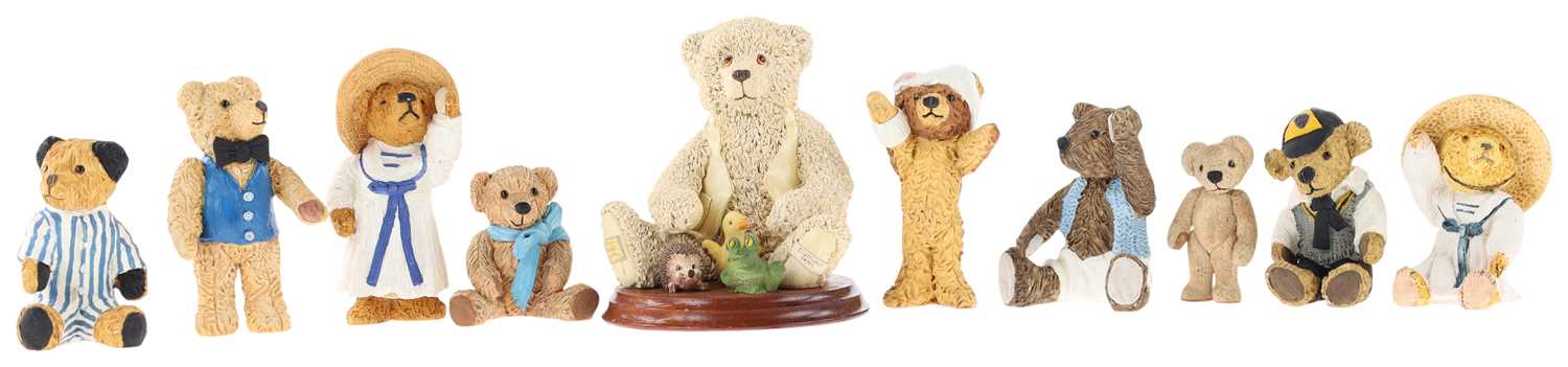 Lot 31 - 11 MINIATURE BEAR FIGURINES (POSSIBLE COLOUR BOX FIGURINES)