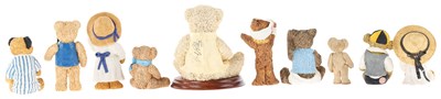 Lot 31 - 11 MINIATURE BEAR FIGURINES (POSSIBLE COLOUR BOX FIGURINES)