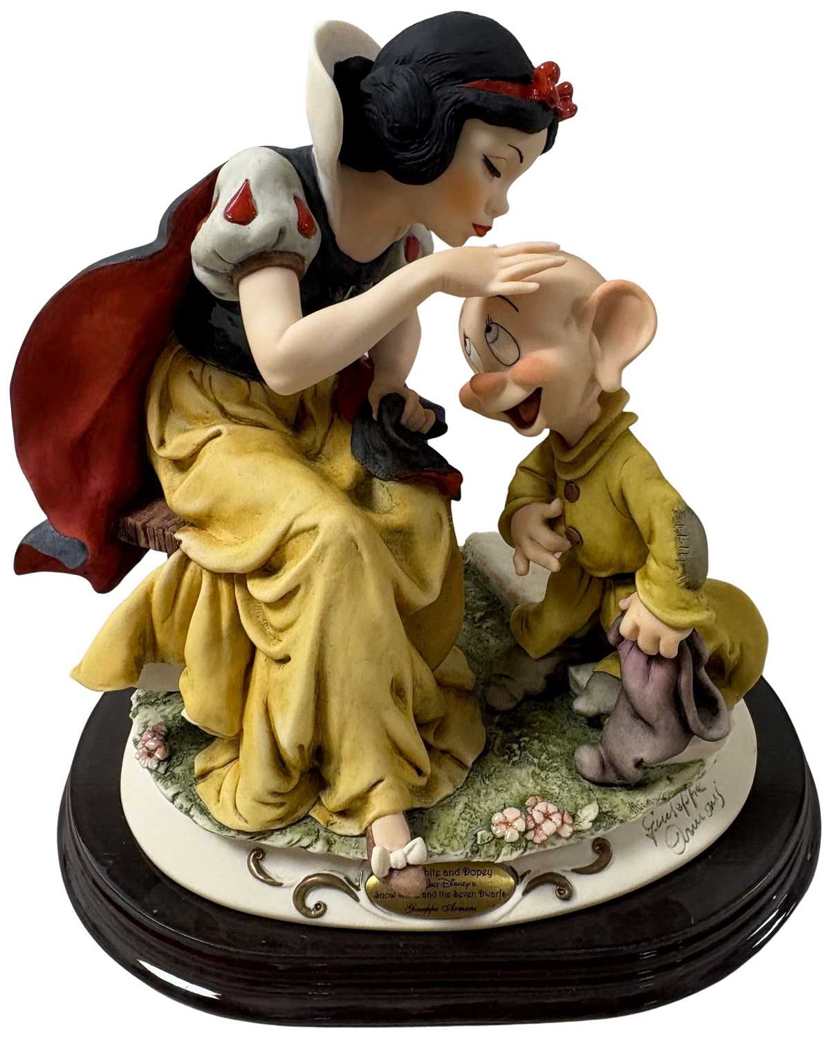 Lot 43 - GIUSEPPE ARMANI DISNEY SNOW WHITE AND DOPEY SCULPTURE