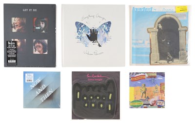 Lot 242 - THE BEATLES AND RELATED MIXED FORMAT PACK INCLUDING CD BOX SET, PICTURE DISCS, 7"S AND MORE
