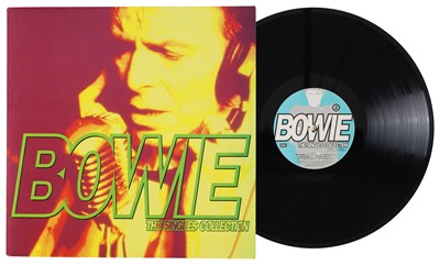 Lot 391 - BOWIE - THE SINGLES COLLECTION LP (7243 8 28099 1 3)