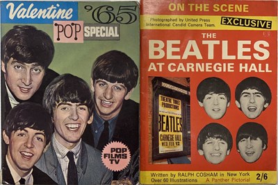 Lot 467 - BEATLES MEMORABILIA - INC 1960S COLLECTABLES AND MAGAZINES.