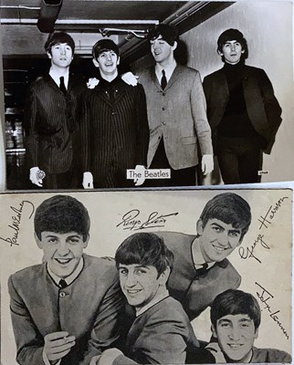 Lot 467 - BEATLES MEMORABILIA - INC 1960S COLLECTABLES AND MAGAZINES.
