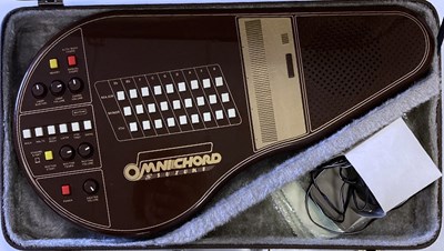 Lot 6 - SUZUKI OMNICHORD  OM-27 WITH CASE.